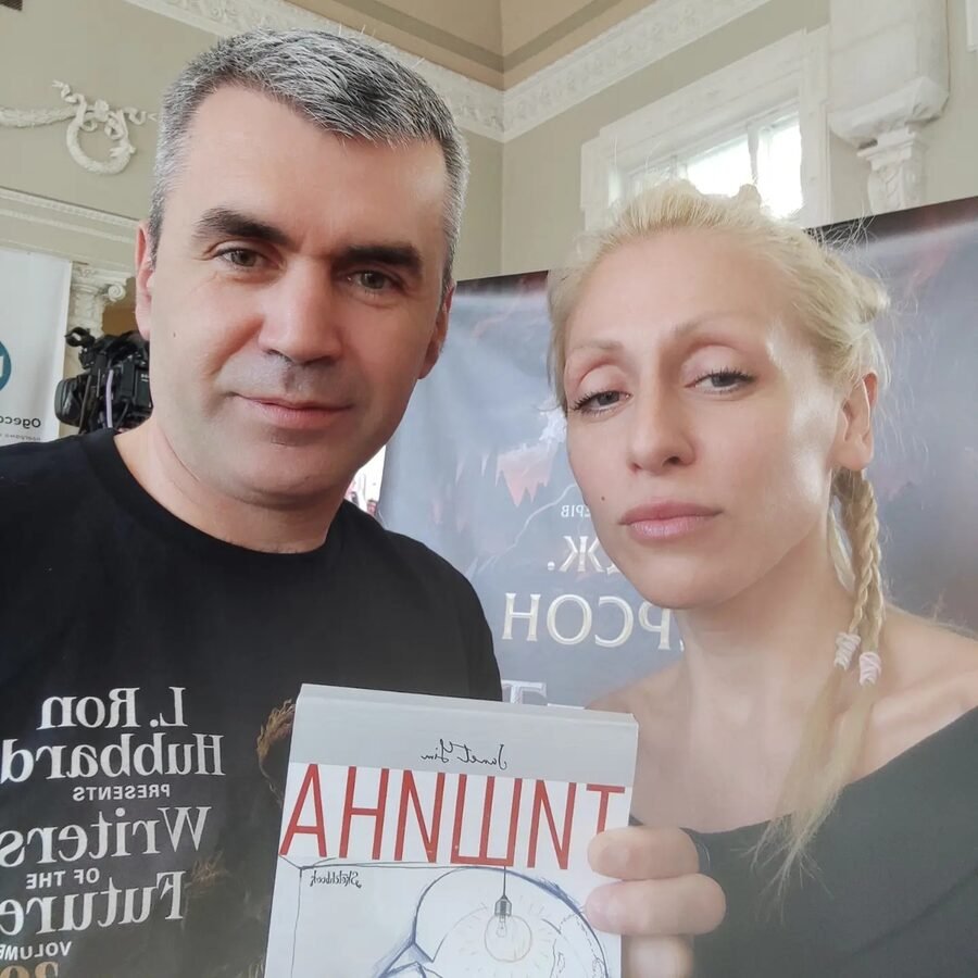 Фото читателя с книгой Джанет Лим
